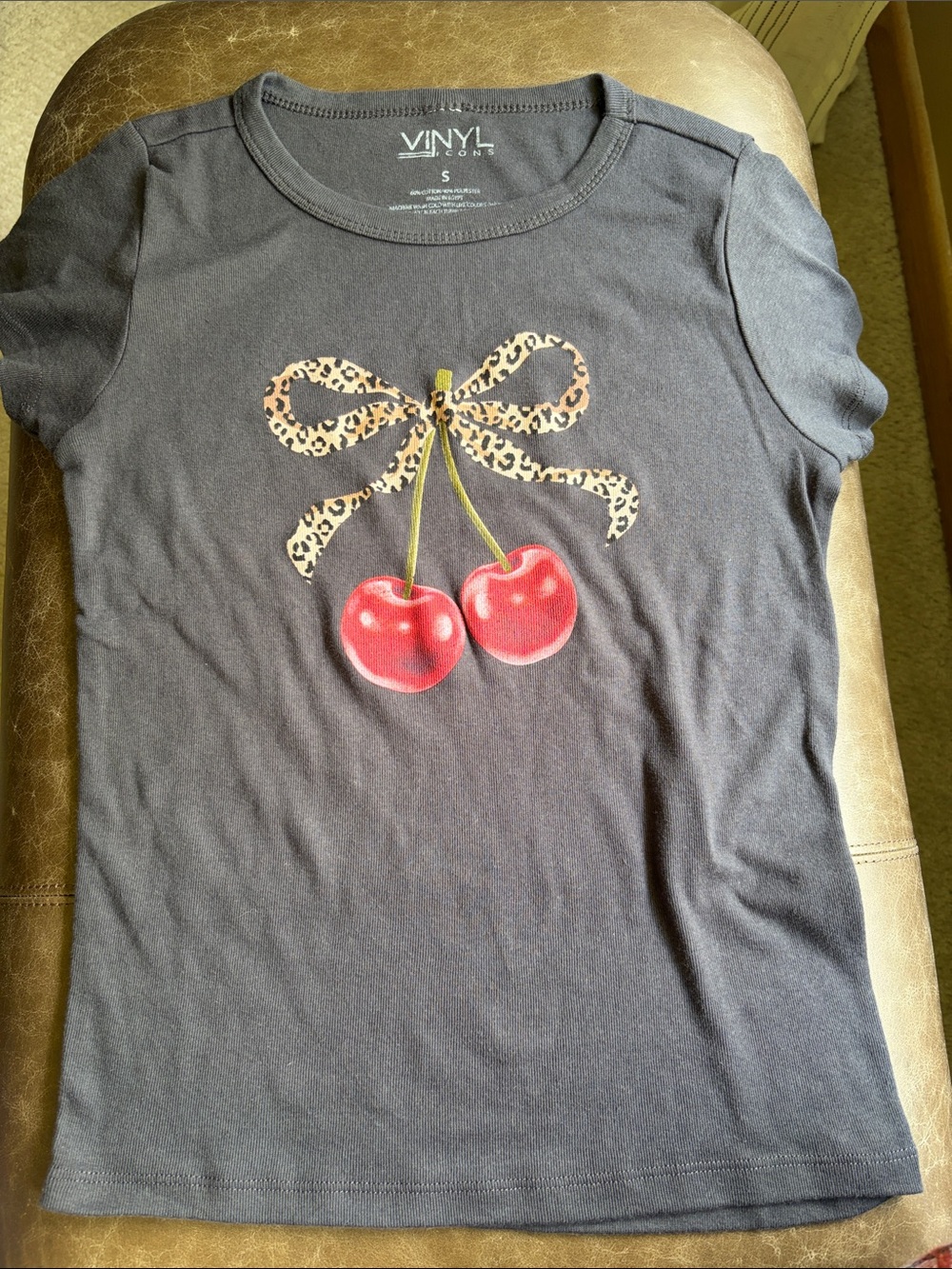 Vinyl Icons Juniors' Dark Grey Tee with Cherry Graphic Size Small NWOT